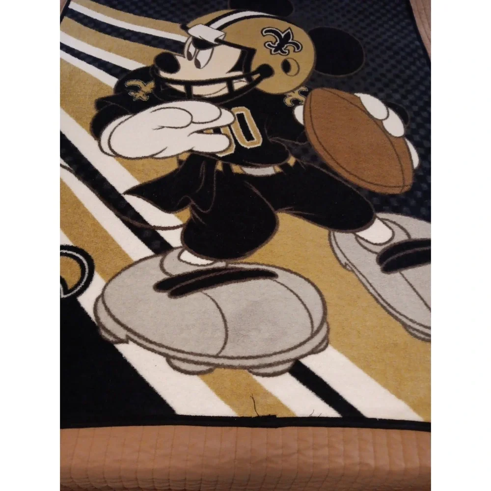 NorthWest Disney NFL New‎ Orleans Saints Mickey Mouse Football Fleece Throw...